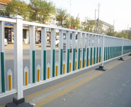 道路中間護欄 道路中間護欄